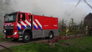 Grote brand in woonboerderij aan de Grindweg in Vledderveen