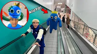 IL MOSTRO BLU DI RAINBOW FRIENDS CERCA DI RAPIRE VINCI…😰 *fuga al centro commerciale*