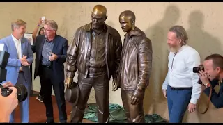 ‘Breaking Bad’ Statues Of Walter White & Jesse Pinkman Unveiled In Albuquerque