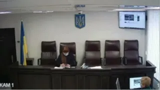 Чому суддя та секретар спілкуються російською на роботі?