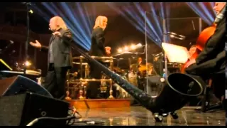 Bill Bailey - Alpine Horn - Remarkable Guide to the Orchestra