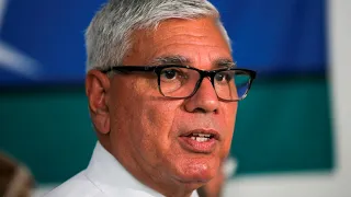 Mundine responds to Langton's 'racist and stupid' label on No campaigners