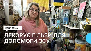 Майстриня з Кременчука декорує гільзи для допомоги ЗСУ