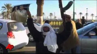 Raw Video: Gadhafi Supporters Pour Into Streets