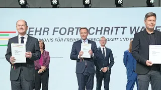 Unterzeichnung des Koalitionsvertrags zwischen SPD, BÜNDNIS 90/DIE GRÜNEN und FDP