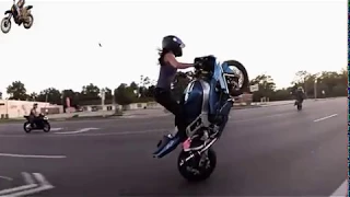 Crazy girl does motorcycle stunts on St  Louis streets 2018