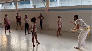 Dinâmica legal nas aulas de capoeira.