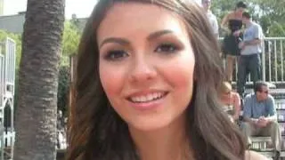 Victoria Justice gives teen fans advice!