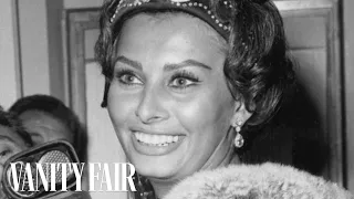 Sophia Loren - The Secrets to Her Unique Fashion & Style on Vanity Fair Hollywood Style Star