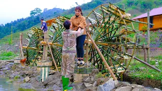 The process of making a waterwheel to bring water to the fields on the farm, living with nature