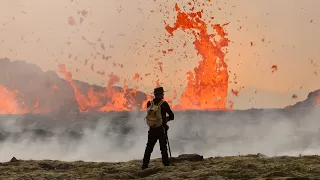 Witnessing the START of a Volcanic Eruption (FISSURE OPENING!) Litli Hrútur 2023