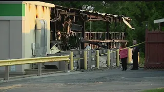 Youngstown fire crews battle fire at Mahoning Ave. Dollar Tree