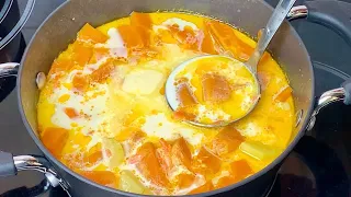 VELVET Pumpkin Soup! I could eat this soup all fall and winter! + the best recipe for crackers!