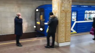 Станция метро площадь Якуба Коласа минского метрополитена