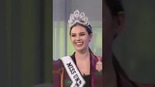 The hair understood the assignment!💋 #catrionagray #pageantry #missuniverse2018