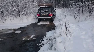 Toyota Land Cruiser 100 – stuck at winter river in -28°