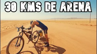 202.-NAMIBIA. SUFRIMOS con la ARENA pero NOS ESPERA un PREMIO 🍕🍺🍕🍻 (AFRICA EN BICICLETA🚴‍♀️🚴)