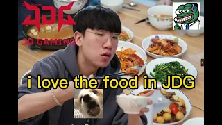 JDG Ruler arrived China and ate Food!