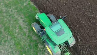 Робота оборотного плуга AGROPA AGN 11-440 з трактором JOHN DEERE 6130R.