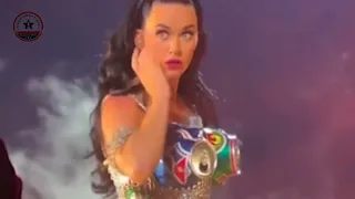 Katy Perry's Eye Glitches on Stage at Vegas Show