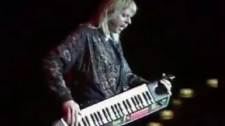 Yes - "Owner of a lonely heart" - Rick Wakeman Shoulder Keyboard solo - 1991