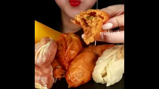 Momos eating Mukbang 🤤