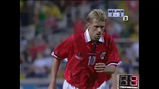 LATE GOAL of Kjetil Rekdal (Norway) v Brazil at 89 ／ 1998 World Cup GS MD3