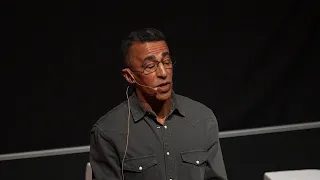 Je suis entré dans la vie comme on pénètre dans le noir | Khaled Miloudi | TEDxAgroParisTech