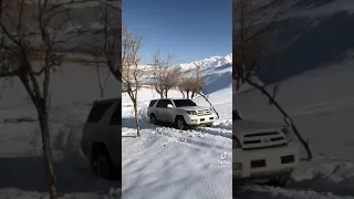 Hilux surf off-roading in snow