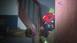Львів: на пожежі в квартирі двохповерхового будинку вогнеборці врятували двох людей.