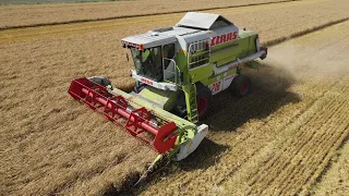 Harvesting winter barley with Claas Dominator 218 Mega with 6 mtr wide header and straw chopper!