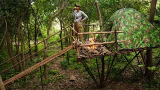 2 Day Solo Bushcraft Camping Build Tree House Bushcraft Shelter Cook BBQ Dinner, Living Off Grid