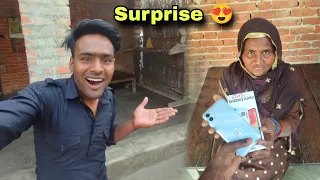 Ammi Ke Liye New Phone Buy Kar Liya 😍 | Surprise Gift