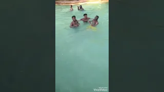 Pression bi Monter même dans la piscine 😎😎