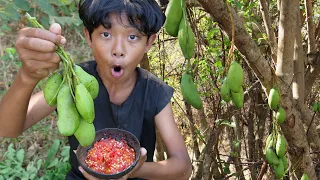 Survival Skills - Eating mango with salt peppers delicious