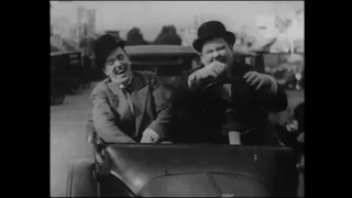 Laurel Stan & Oliver Hardy - Leave 'em Laughing