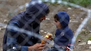 Кореспондент Євроньюз у Греції: "Дітям-біженцям потрібні іграшки"