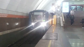 Метро состав (Пришелец-Номерной)  81,717,5п/717,5п на станции Лиговский проспект