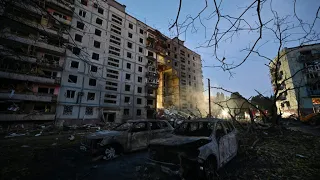 Live: New missile strike kills at least 17 in Zaporizhzhia city • FRANCE 24 English