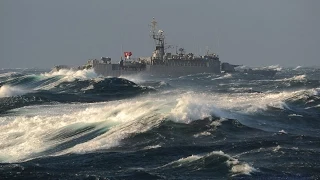 Türk Savaş Gemilerinin Dev Dalgalarla Mücadelesi