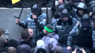 Жестокая Драка Евромайдан  Киев Оппозиция против Беркута Fight Euromaydan Kiev