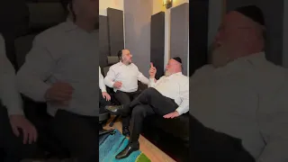 Michoel Schnitzler & Lipa Schmeltzer in a serious conversation!