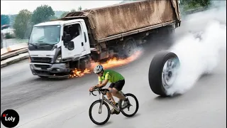 40 Incredible Moments of Truck Driving Caught on Camera !