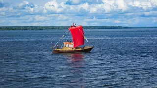 Бендериада. Парад парусов и выступление парашютистов. Козьмодемьянск. 30 июля 2022