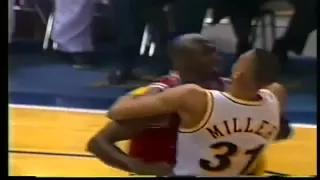 MICHAEL JORDAN  Fight W  Reggie Miller 1993 Bulls @ Pacers