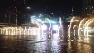 Поющие фонтаны в Дубай-молл
