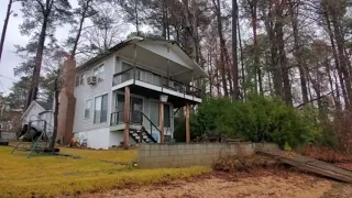 Abandoned Lake House Owned By An Actual Clown 🤡