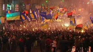 Ukraine: Thousands march in support of controversial nationalist hero