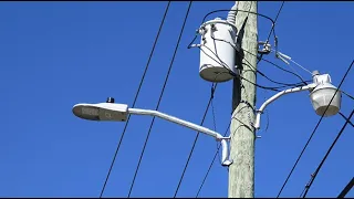 WTF!!(Warning Graphic) Man Gets Electrocuted While Trying to Steal Streets Lights In His Hood!!!