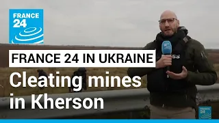 War in Ukraine: Cleating mines in Kherson • FRANCE 24 English